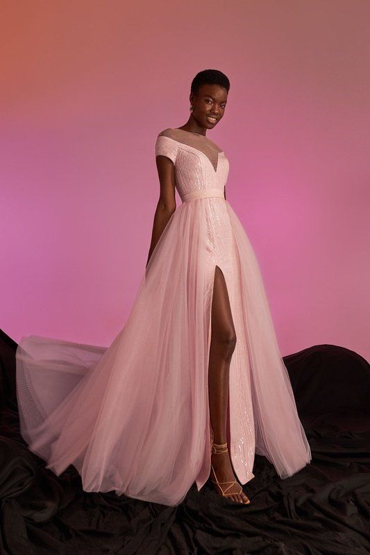 Evelyn with traine Constance Candy Pink